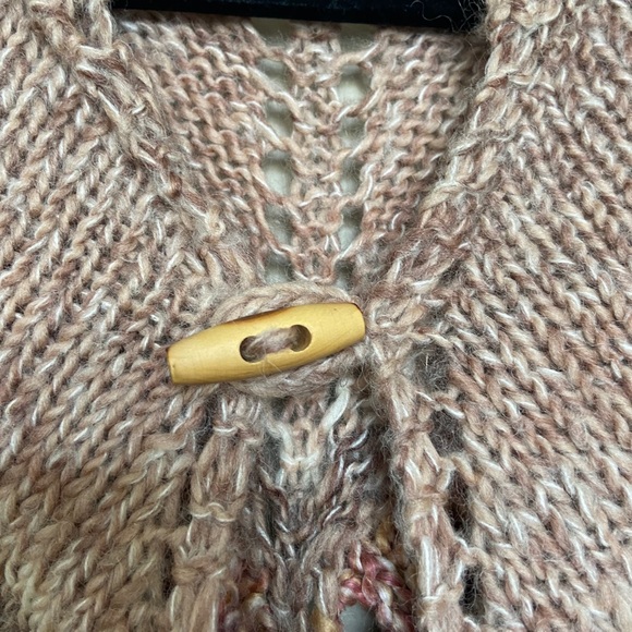 Vintage Bohemian Neutral Crochet/Knit Cape/shawl - Picture 5 of 7